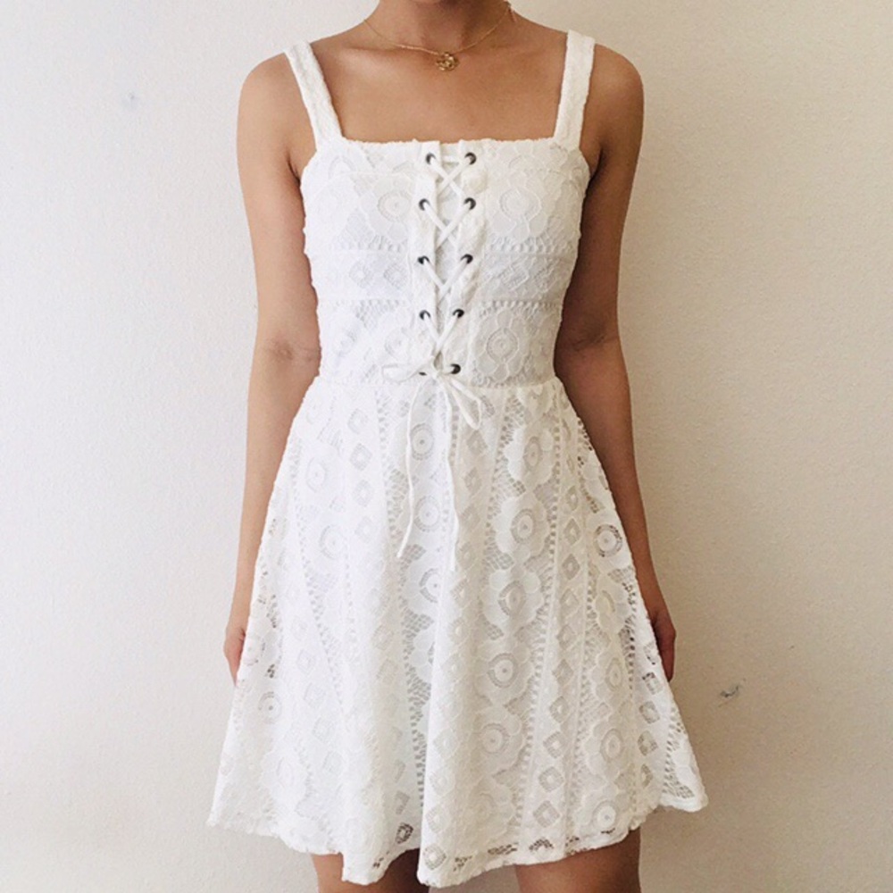 White lace *NEVER WORN* dress